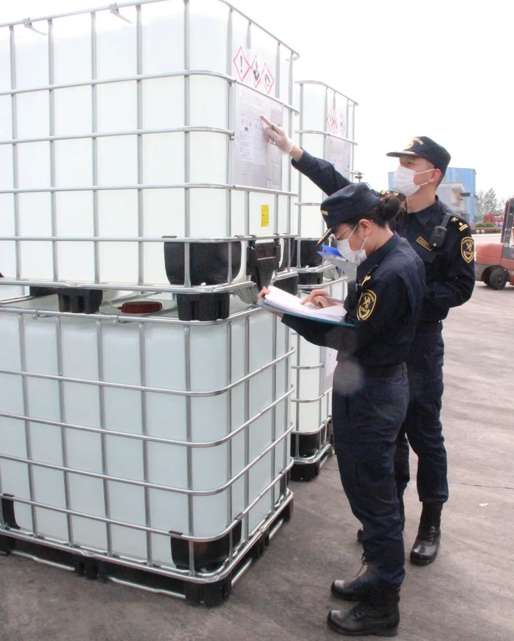 中港<a href='http://www.ohtmd.com' title='危險品貨運' >危險品貨運</a>